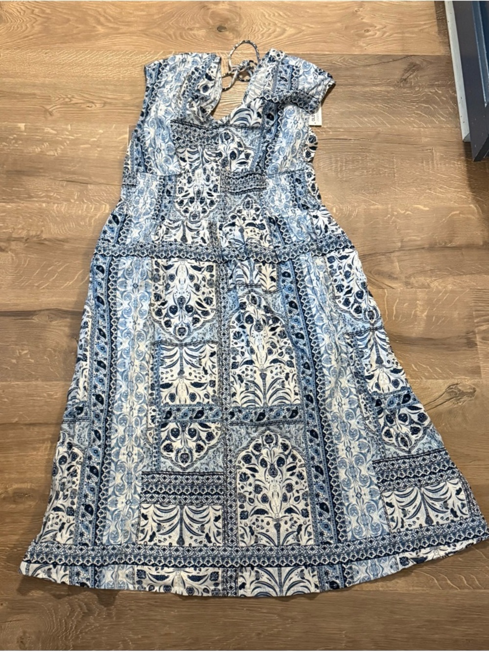 NWT Old Navy Blue and White Tile-Print Maxi Dress, size large